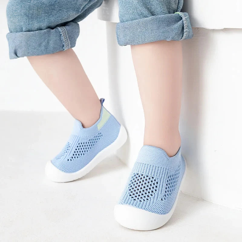 Baby toddler shoes, soft-soled non-slip baby shoes, one-step children's men's and women's mesh casual shoes